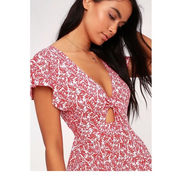 Dondi Red and White Print Tie-Front Short Sleeve Romper Medium - Picture 3 of 9